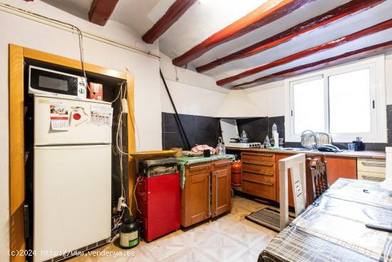 CASA PARA ENTRAR A VIVIR EN EL CENTRO DEL PUEBLO - BARCELONA