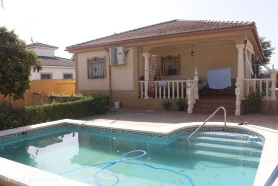 CASA CON PISCINA  EN CARRETERA DEL AEROPUERTO - CORDOBA