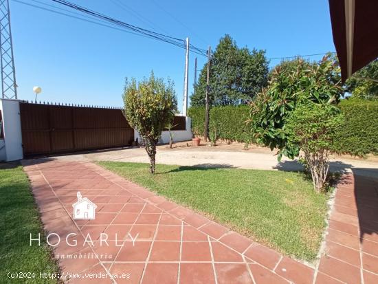 CASA CON TERRENO EN LA CARLOTA - CORDOBA