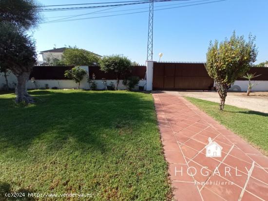 CASA CON TERRENO EN LA CARLOTA - CORDOBA