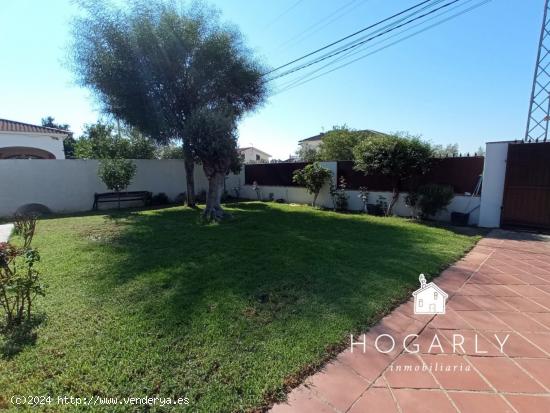 CASA CON TERRENO EN LA CARLOTA - CORDOBA