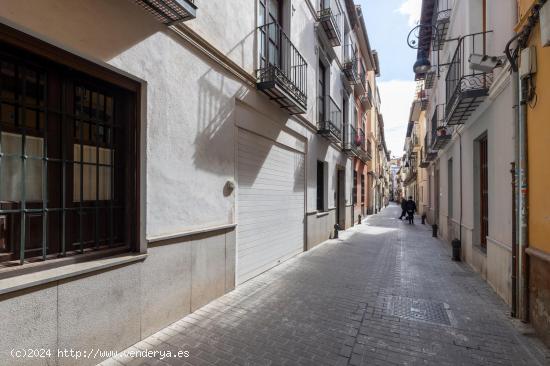 Dos plazas de garaje en zona Carrera de la Virgen - GRANADA