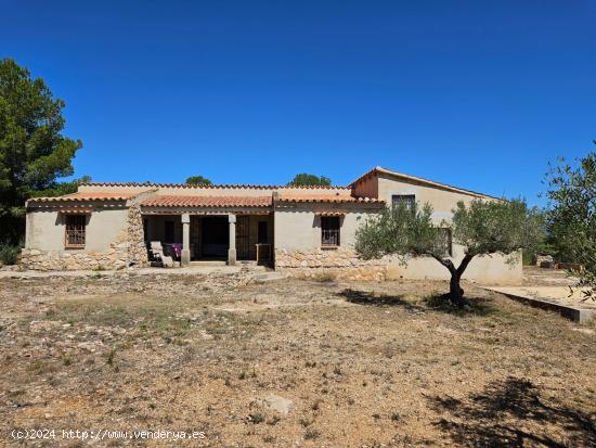 Bonita Finca Rústica con impresionante Masía de campo de 210 M2, vistas al mar - TARRAGONA