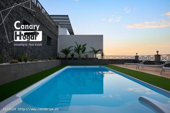  Villa de Lujo en Adeje zona Roque del Conde  unas magnificas vistas del toda la Costa de las Améric 