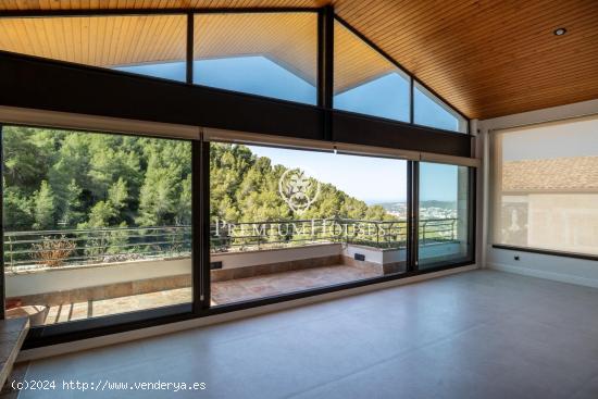 Espectacular casa recién reformada a la venta en Quintmar - BARCELONA