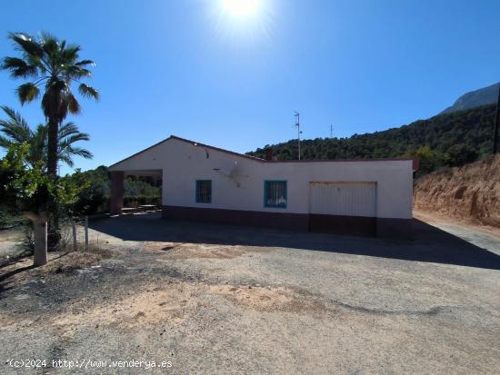 Casa rural con terreno de 30.000 m2 en Finestrat - www.inmobiliarialesdunes.com - ALICANTE