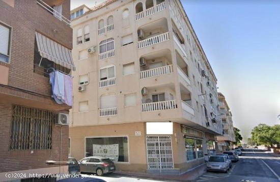 SE VENDE LOCAL COMERCIAL EN TORREVIEJA ZONA PLAYA EL ACEQUION - ALICANTE