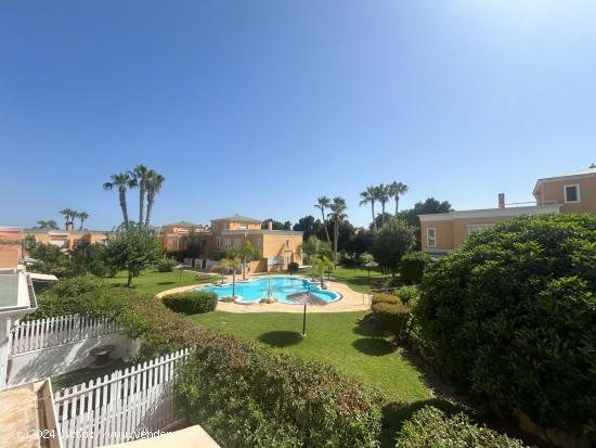 ¡Exclusivo Bungalow Adosado en la Zona de Golf de Playa San Juan, Alicante! - ALICANTE