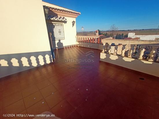 ESPECTACULAR Y EXCLUSIVO CHALET-RESIDENCIA CON PARCELA DE 2350 METROS EN AGUAS NUEVAS - ALBACETE