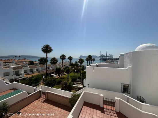 ADOSADO EN EL RINCONCILLO CON  VISTAS AL MAR - CADIZ