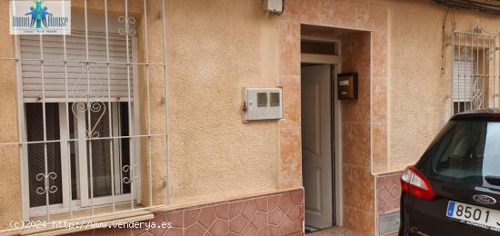 CASA EN UNA ALTURA A DOS MINUTOS DEL CENTRO DE ALBACETE - ALBACETE