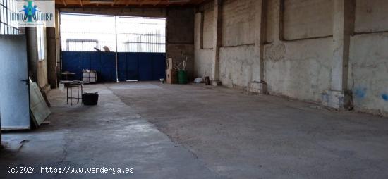 Nave industrial con 3510 metros de terreno  a 5 minutos de albacet - ALBACETE