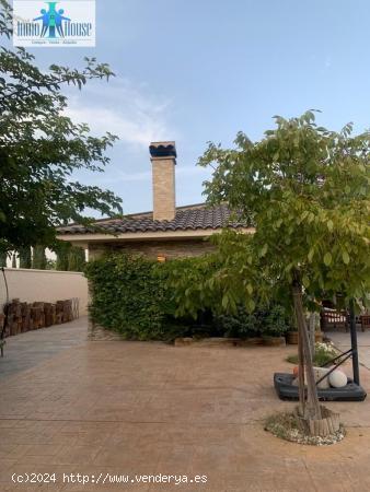 SE VENDE LUJOSO CHALET CON PISCINA EN URB.LOS PRADOS - ALBACETE