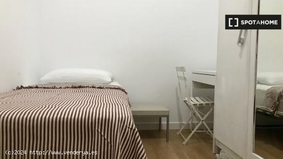 Habitaciones para alquilar en apartamento de 5 dormitorios en Madrid - MADRID