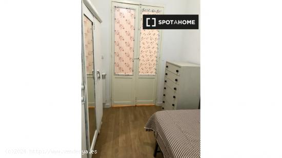 Habitaciones para alquilar en apartamento de 5 dormitorios en Madrid - MADRID