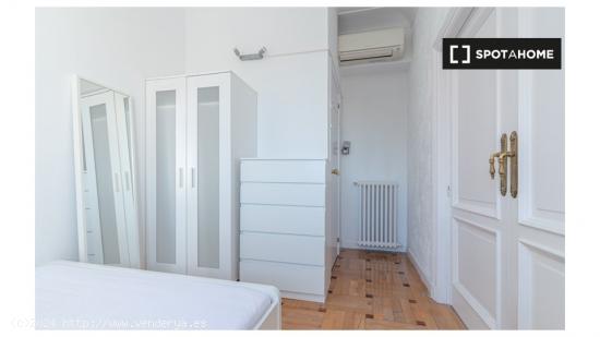 ¡Habitaciones en alquiler en un apartamento de 6 habitaciones en Madrid! - MADRID