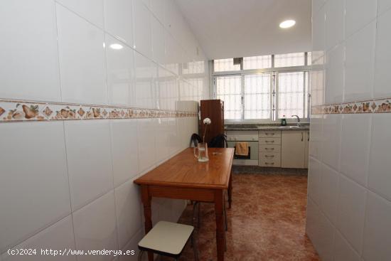 PISO DE 3 DORMITORIOS EN ZONA VIALIA - MALAGA