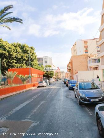 LOCAL COMERCIAL EN SEGUNDA LÍNEA DE MAR - MURCIA