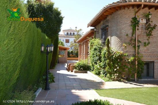 EXCLUSIVO CHALET UNA PLANTA CON 2300M2 DE PARCELA - GRANADA