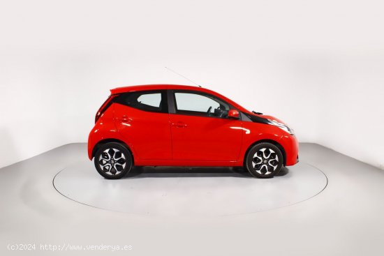 Toyota Aygo 1.0 VVT-I X-PLAY 5P - 