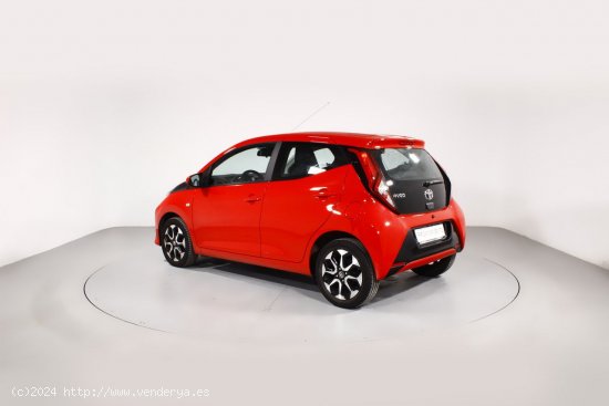 Toyota Aygo 1.0 VVT-I X-PLAY 5P - 