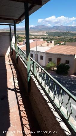 CASA DE CUATRO HABITACIONES Y TERRAZA EN SERÓN , ALMERÍA. - ALMERIA