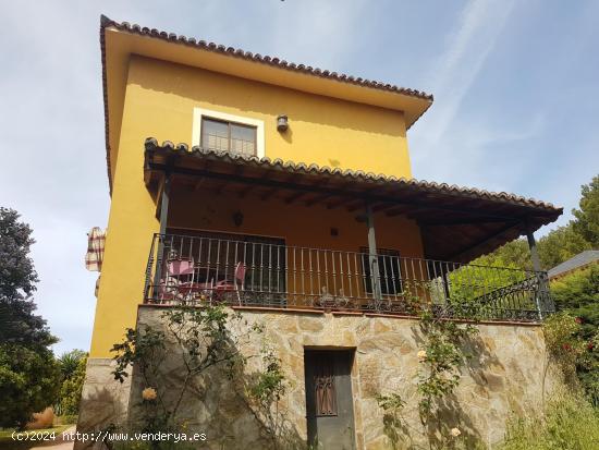 Casa independiente con preciosa parcela arbolada - MADRID