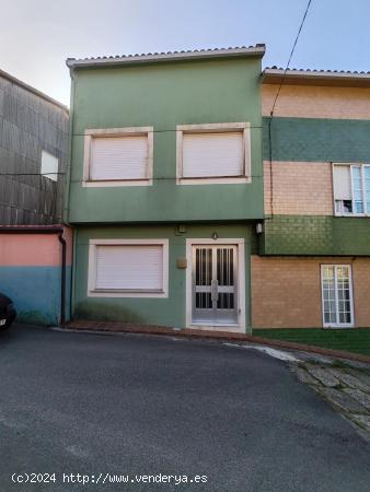 CASA ADOSADA EN ESCARABOTE PARA REFORMAR - A CORUÑA