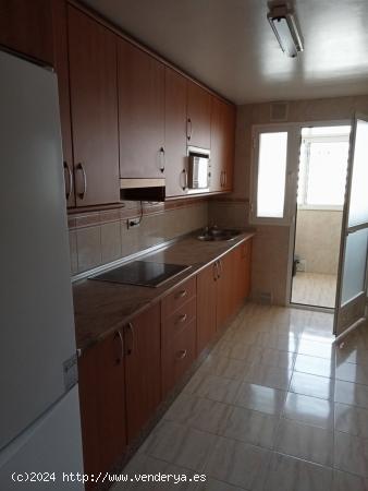 AMPLIO PISO ZONA LAS MARINAS 3 DORMITORIOS, 2 BAÑOS Y PLZ GARAJE - ALMERIA