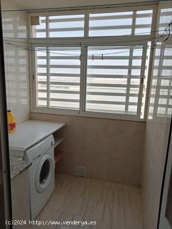 AMPLIO PISO ZONA LAS MARINAS 3 DORMITORIOS, 2 BAÑOS Y PLZ GARAJE - ALMERIA