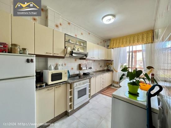 SE VENDE LUMINOSO PISO CON PLAZA DE GARAJE Y TRASTERO EN EL VEINTIUNO. REF 7208 - ORENSE