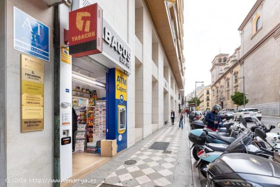 TRASPASO DE ESTANCO EN EL CENTRO DE GRANADA - GRANADA