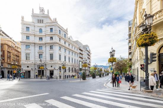 TRASPASO DE ESTANCO EN EL CENTRO DE GRANADA - GRANADA