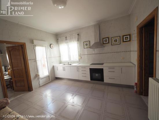 *Casa de planta baja junto a calle Dña Crisanta de 259 m2, con 2 dorm, 2 baños y amplio patio* - C