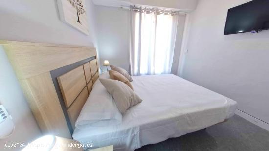 Habitación Hércules con baño compartido disponible el 1 de noviembre - ALICANTE