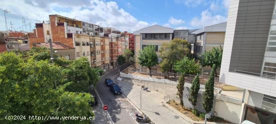 IDEAL INVERSORES: ¡PISO DE 3 HABITACIONES ALQUILADO! - BARCELONA