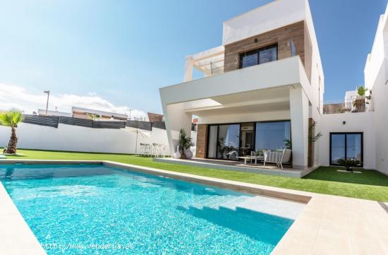  VILLAS DE OBRA NUEVA CON PISCINA PRIVADA Y CASA DE INVITADOS - ALICANTE 