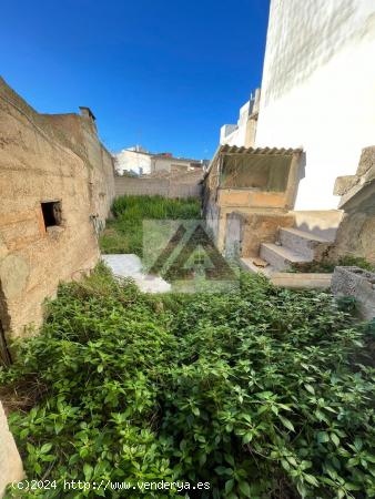 Ocasión de juntar dos solares, para casa principal con piscina, garaje y casita de invitados - BALE