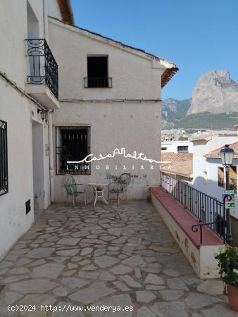  Se vende casa de pueblo de tres plantas en Polop - ALICANTE 