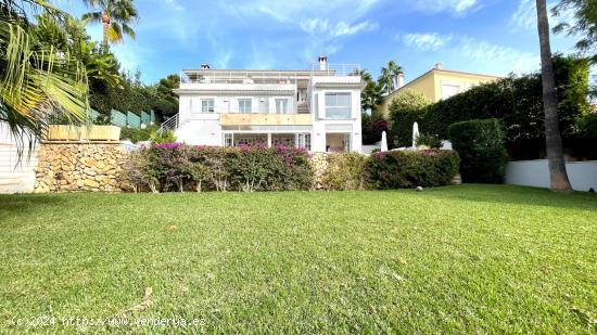 SE VENDE ELEGANTE CHALET EN LA CIMA DE BENDINAT CON VISTAS AL MAR - BALEARES