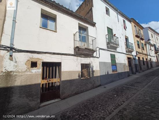 Se VENDE casa para reformar en zona PARTE ANTIGUA - CACERES