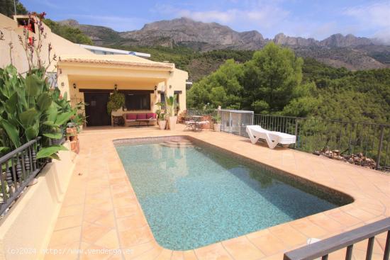 Villa en una zona tranquila con fantásticas vistas al mar. - ALICANTE