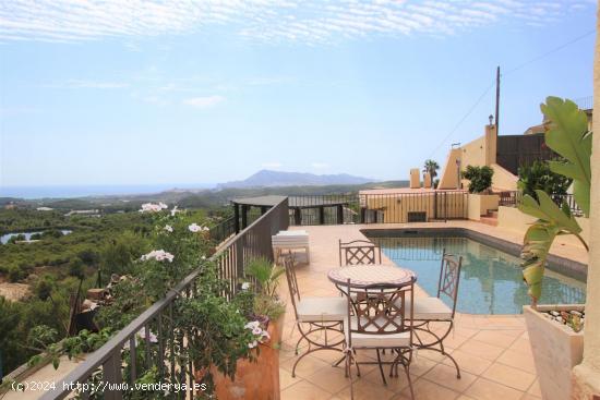 Villa en una zona tranquila con fantásticas vistas al mar. - ALICANTE