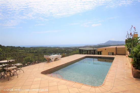 Villa en una zona tranquila con fantásticas vistas al mar. - ALICANTE