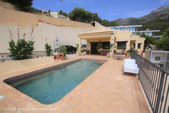 Villa en una zona tranquila con fantásticas vistas al mar. - ALICANTE