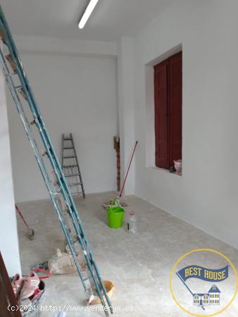 SE VENDE ALMACEN EN PLENO CENTRO DE LA CIUDAD - CUENCA