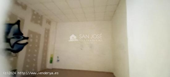 SE VENDE LOCAL COMERCIAL EN  NOVELDA ZONA PARQUE DE TRÁFICO - ALICANTE