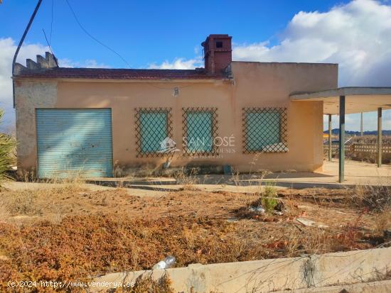 SE VENDE CASA DE CAMPO PARA REFORMAR TOTALMENTE  EN BUENA ZONA DE ASPE - ALICANTE