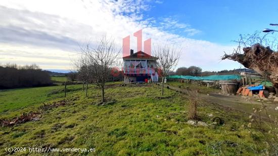 PEQUEÑA CASA CON GRAN PARCELA CERCA DE VILLAMARÍN. - ORENSE