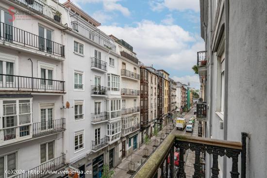 Piso en la calle Hernán Cortés con vistas a Peña Herbosa - CANTABRIA